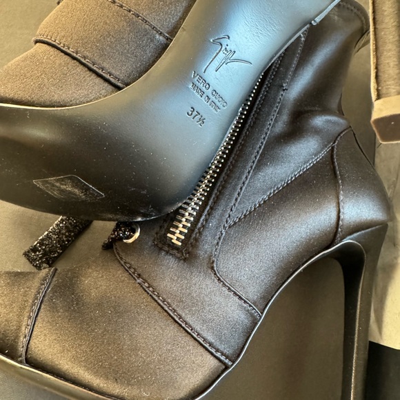 Giuseppe Zanotti Black Lace-Up Heeled Boots - Picture 14 of 16